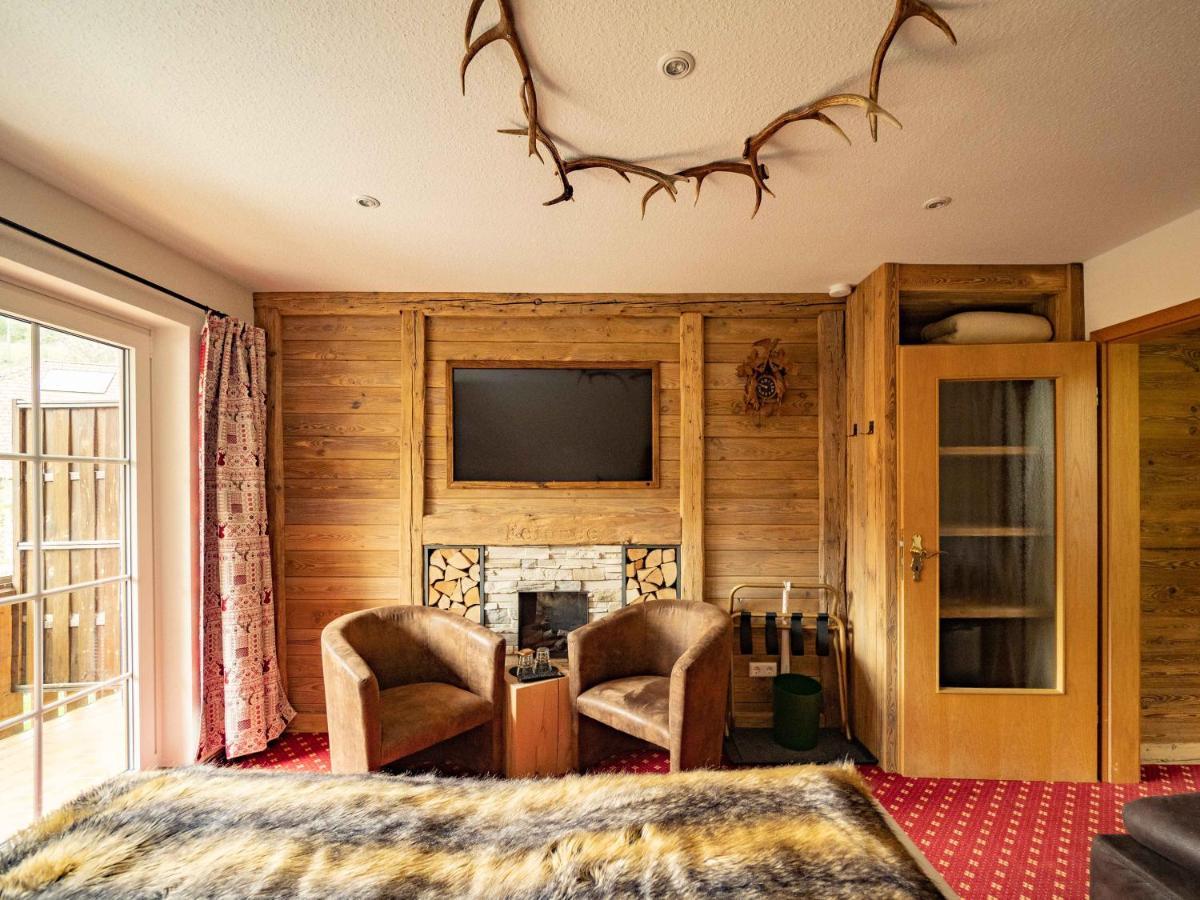 Hotel & Restaurant Gruener Baum - Die Gruene Oase Am Feldberg 외부 사진