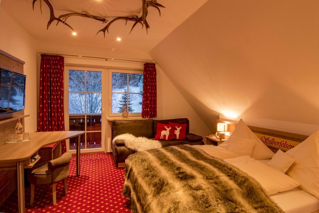 Hotel & Restaurant Gruener Baum - Die Gruene Oase Am Feldberg 외부 사진